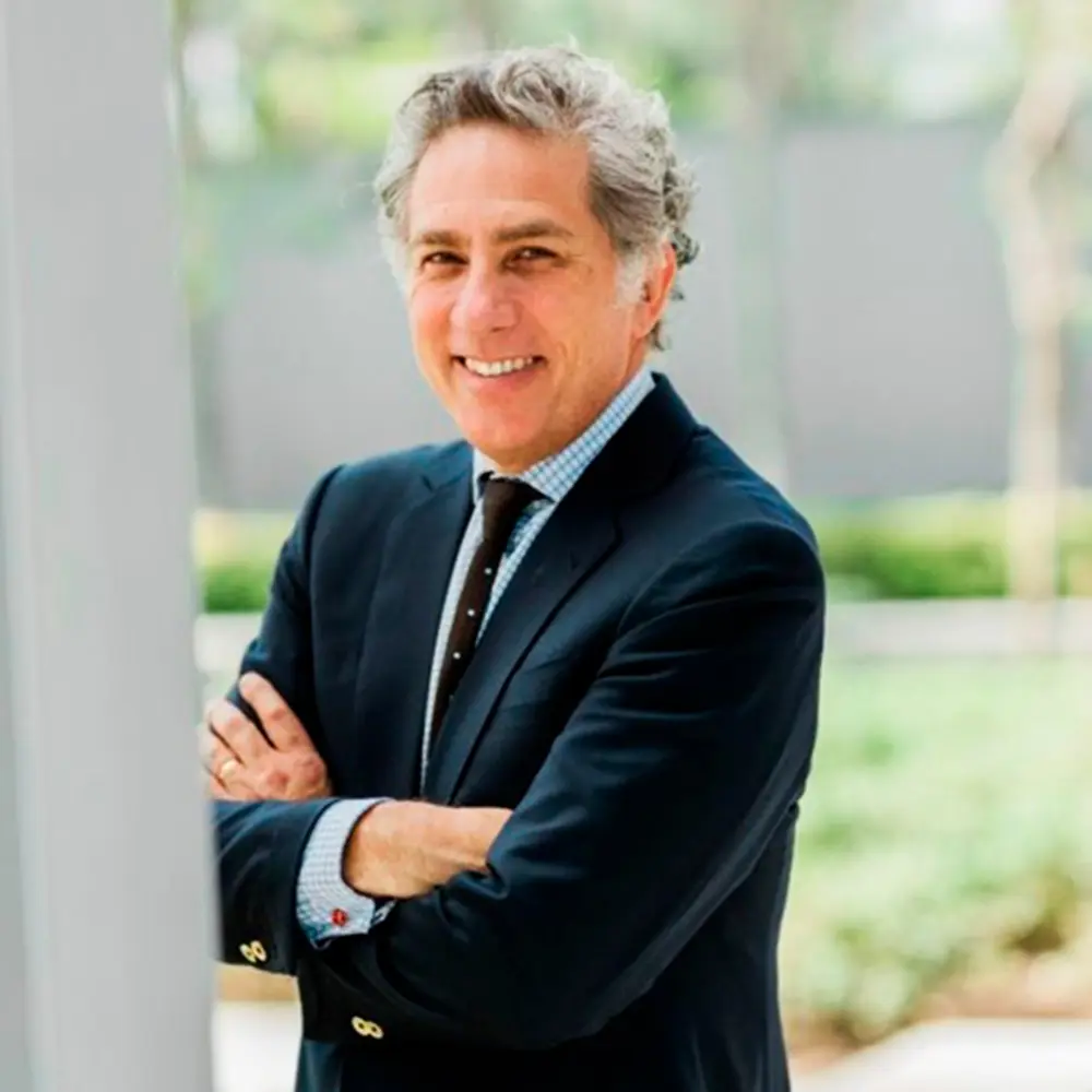 Dr. Mauricio Novoa Caín